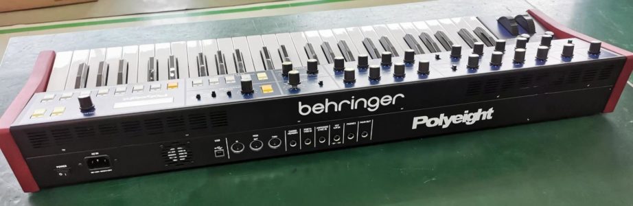 behringer-polyeight-back-922x300.jpeg