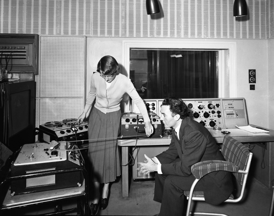 Синтез звука для радио и телевидения в 1976 году (видео)